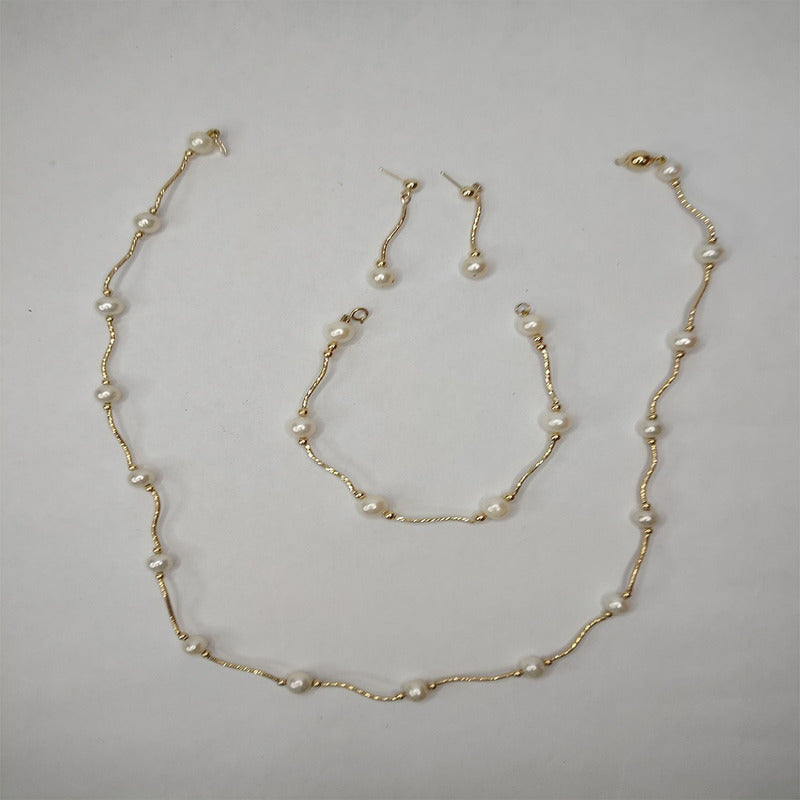 Juego De Collar, Aretes Y Pulsera Elaborados En Oro De 14 K