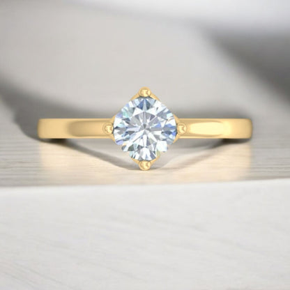 Anillo Solitario Corona Triangulos Oro 18 Kilates