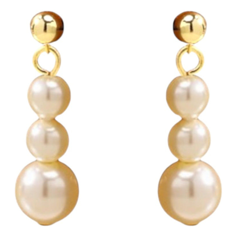 Aretes Con 3 Perlas De Mayor A Menor Elaborado En Oro De 14k