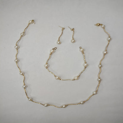 Juego De Collar, Aretes Y Pulsera Elaborados En Oro De 14 K