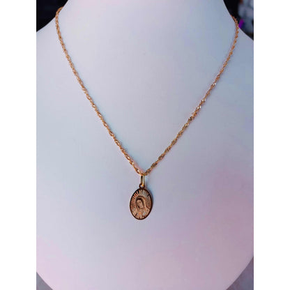 Medalla Oval De Virgen De Guadalupe Oro 14 K + Obsequio